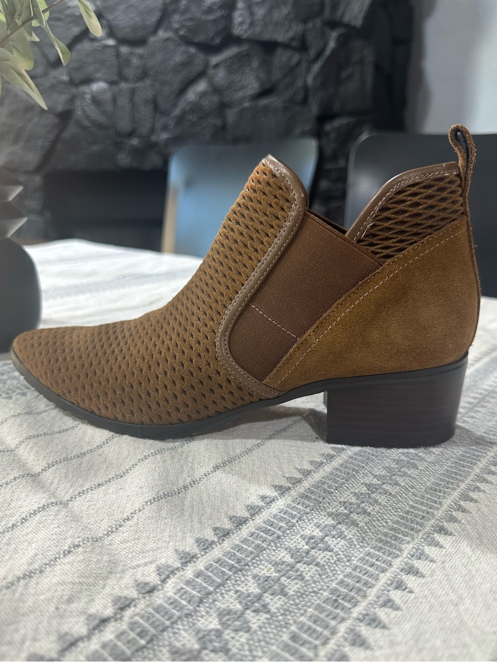Donald J. Pliner Darla Brown Perforated Suede Ankle Booties Sz 7.5